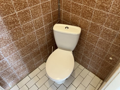 121